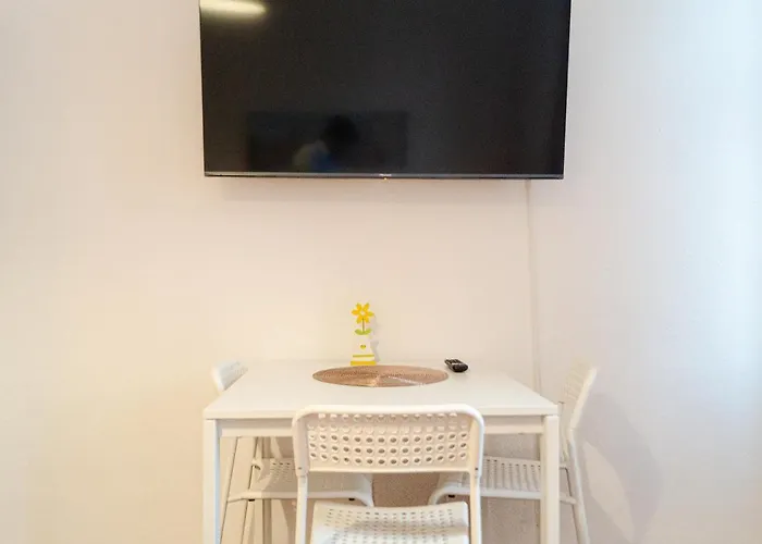 Apartment Comfy 2br- Near Wiener Stadthalle