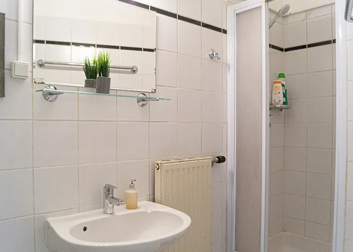 Apartment Comfy 2br- Near Wiener Stadthalle Vienna