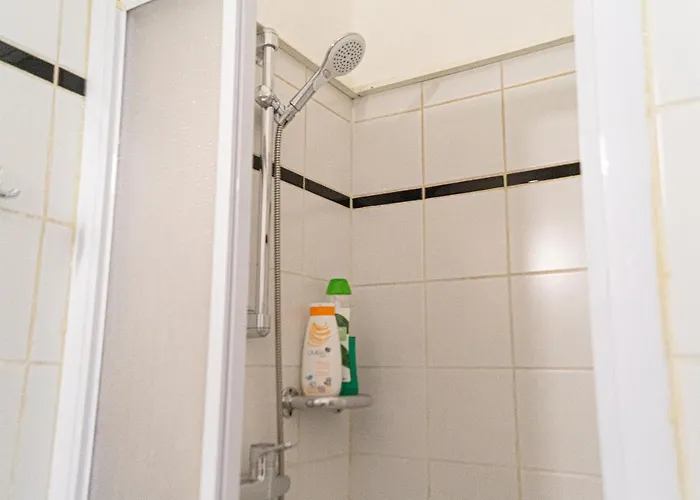 Comfy 2br- Near Wiener Stadthalle Apartment Vienna
